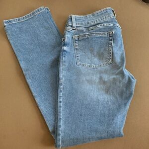 Wrangler women’s straight leg jeans 
Size 7x34”
In great condition 👍🏻